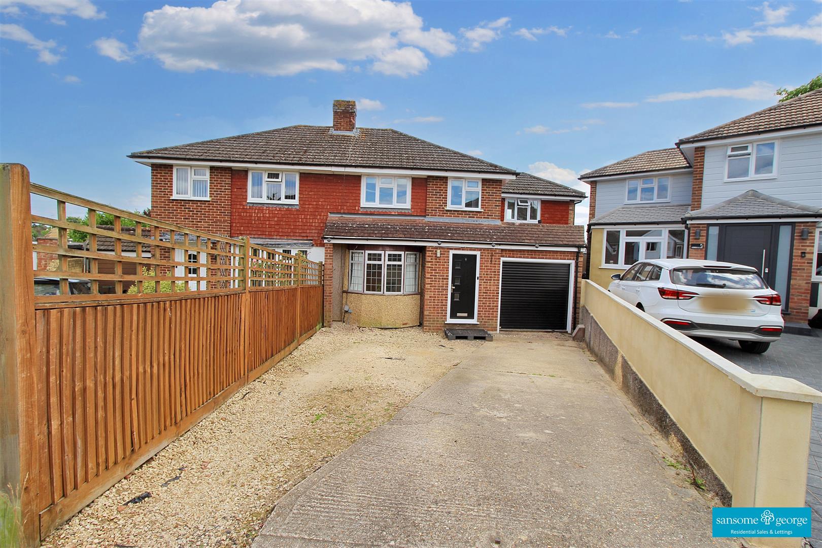 3 bed property in Staddlestone Close, Reading